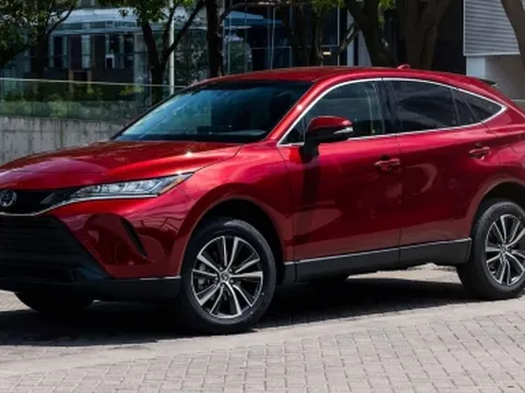 SUV 5 chỗ của Toyota có thêm phiên bản tiết kiệm xăng, giá từ 513 triệu đồng