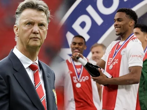 Van Gaal vẫn còn cay cú, ngăn cản 'trung vệ thép' tới Man Utd