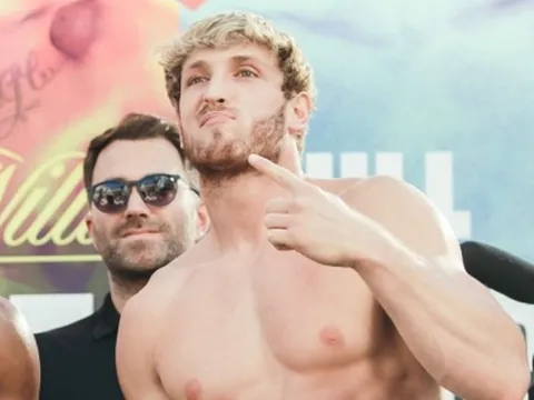 VIDEO: Bị fan khiêu khích, Logan Paul lên cơn đòi 'ăn thua đủ'