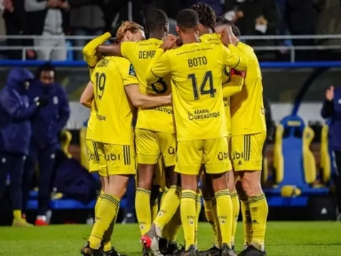 Chiêu mộ xong Quang Hải, Pau FC thanh lý gần nửa đội hình
