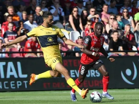 Pau FC bất ngờ nhận 'tin vui' dù thua đậm 0-4 ở trận mở màn Ligue 2