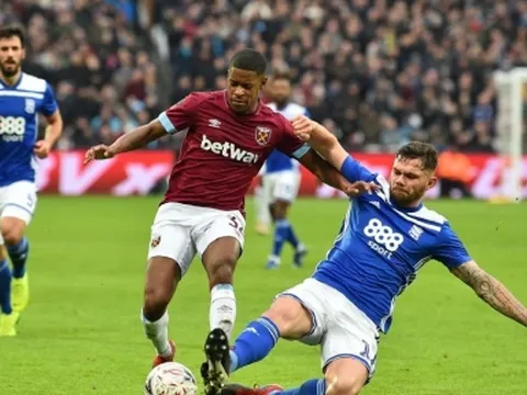 Đối thủ Pau FC nâng cấp đội hình, Quang Hải chạm trán sao Premier League