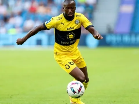 Hậu vệ Pau FC: 'Đừng quá lo lắng, Ligue 2 vừa mới bắt đầu'