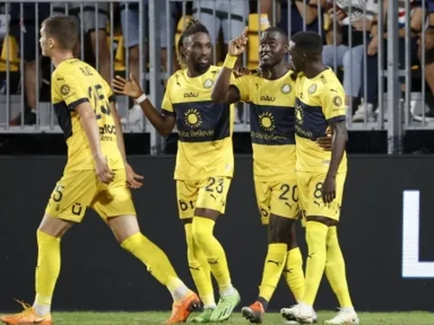 Quang Hải ngồi dự bị cả trận, Pau FC được khen có hy vọng