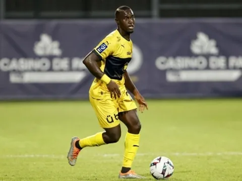 Đẩy Quang Hải lên ghế dự bị, tiền vệ Pau FC lập kỷ lục khó tin ở Ligue 2