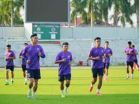 Hồng Lĩnh Hà Tĩnh nhận 'phao cứu sinh' ở cuộc đua trụ hạng V-League