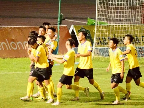 Được cứu ở 'phút 90', CLB Cần Thơ trụ hạng sớm 3 vòng đấu