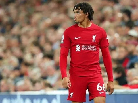 Đả bại Rangers, Alexander-Arnold phản bác những chỉ trích bằng siêu phẩm