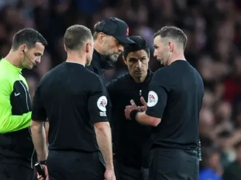 Để bóng chạm tay: Tại sao MU bị từ chối bàn thắng, Liverpool không được hưởng PENALTY?