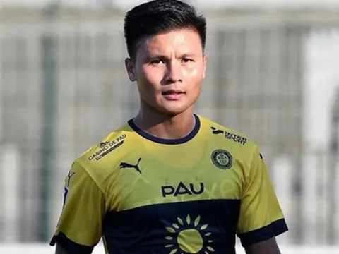 HLV Pau FC 'để mắt' đặc biệt tới Quang Hải khi rời Pháp