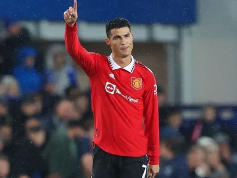 Ronaldo chinh phục 2 cột mốc lịch sử sau khi 'thông nòng' thành công