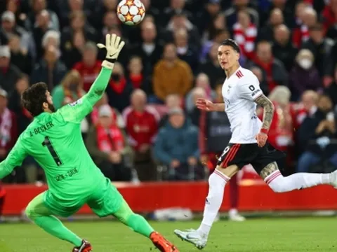 Khó giữ Mane, Liverpool tìm tới 'sát thủ' từng phá lưới Alisson