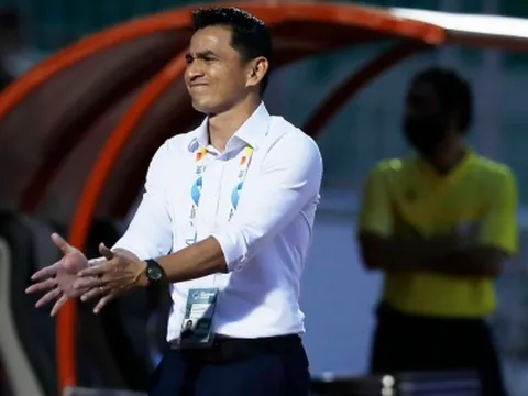 Bóng đá Thái Lan nhắm HLV Kiatisak cho mục tiêu dự World Cup 2026