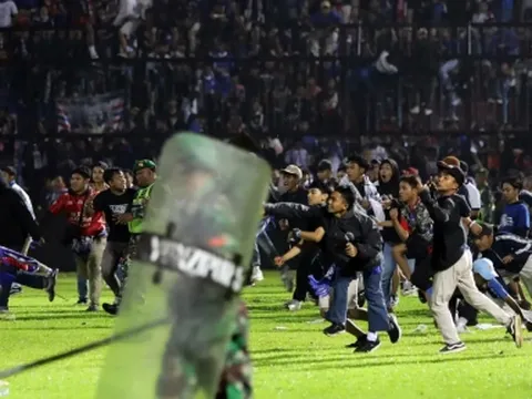 FIFA chính thức vào cuộc vụ bạo loạn đầy tang thương tại Indonesia