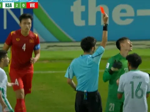 Trọng tài bắt trận U23 Việt Nam gặp 'chuyện khó đỡ'