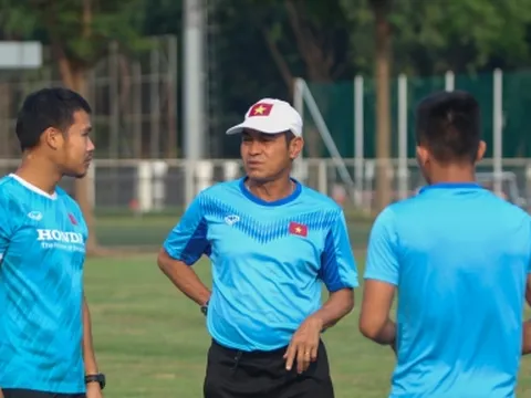 Bị CĐV Indo 'làm loạn', HLV U19 Việt Nam nói sự thật bất ngờ trước Bán kết