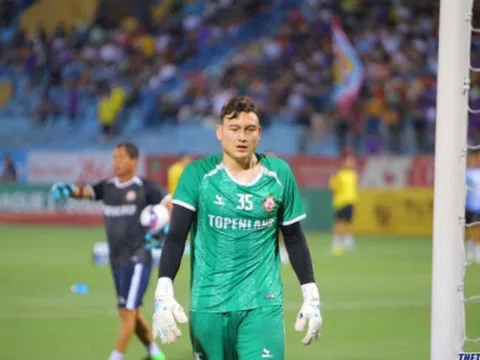 Văn Lâm chưa hài lòng dù khiến Hà Nội FC thua bẽ bàng trên sân nhà