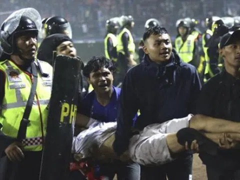 Báo Indo hé lộ hàng loạt án phạt cực nặng của FIFA với vụ bạo loạn kinh hoàng