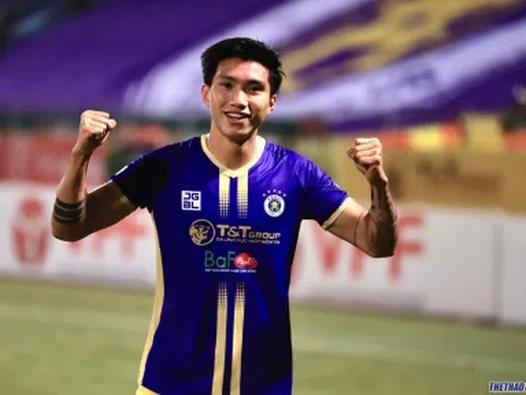 Văn Hậu ghi bàn trong chiến thắng 'điên rồ' của Hà Nội FC