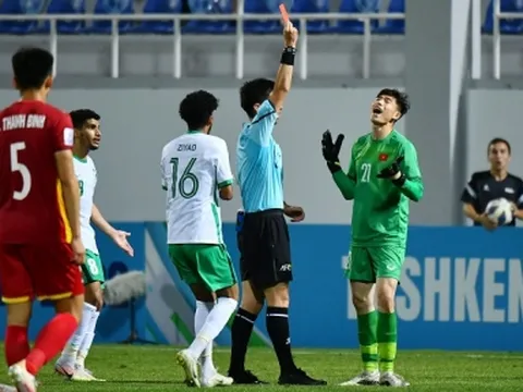 Thủ môn U23 Việt Nam hé lộ bất ngờ về tấm thẻ đỏ ở giải châu Á