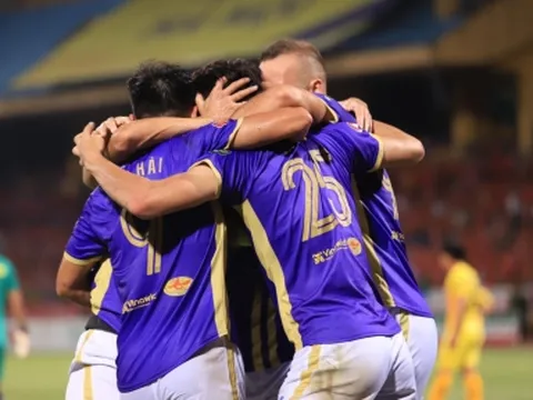 Bầu Hiển tặng 'mưa tiền thưởng' ngày Hà Nội FC thắng Hải Phòng