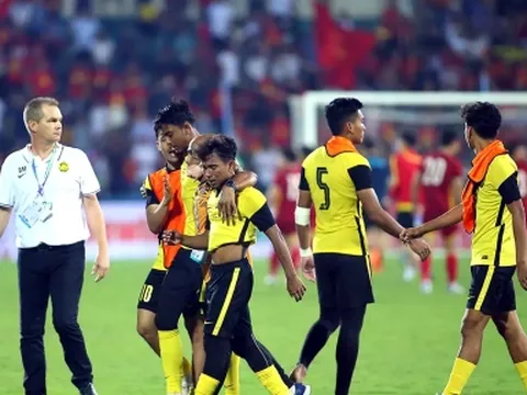 Vừa thắng Việt Nam ở Bán kết giải AFF, Malaysia bất ngờ 'trảm tướng'