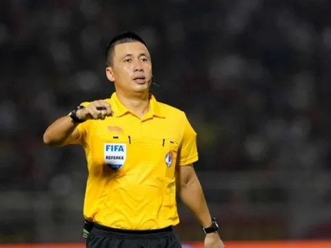Trọng tài FIFA bị CĐV 'nhổ nước bọt' nghỉ công tác ở vòng 9 V-League
