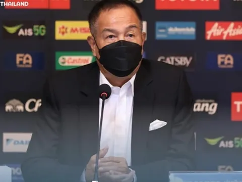 'Sếp lớn' Thái Lan bất lực nhìn đội nhà chịu tổn thất tại AFF Cup