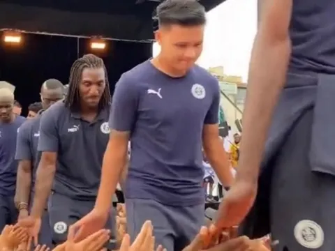 Quang Hải tham gia sự kiện 'hiếm có' cùng Pau FC tại Pháp
