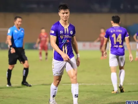 Nhận thẻ đỏ vì đánh nguội, quân bầu Hiển vẫn nhận đặc ân lớn