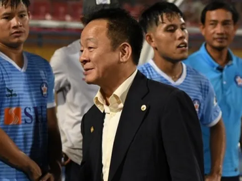 Bầu Hiển ra tay 'cứu' một CLB V-League trước khủng hoảng
