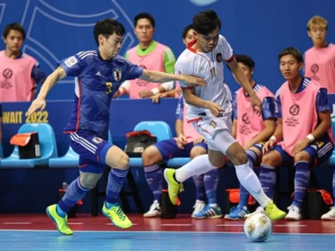 Từ chối sút tung lưới Nhật Bản, cầu thủ Indonesia khiến tất cả phải 'ngả mũ'