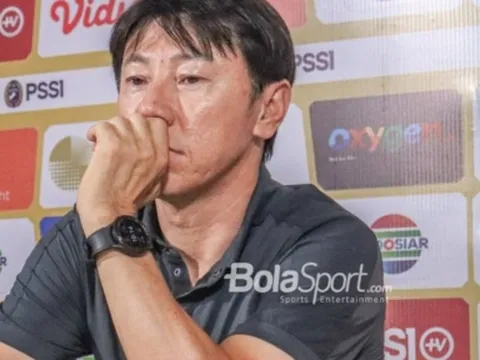 HLV Indonesia gặp chuyện dở khóc dở cười trước ngày đấu Việt Nam