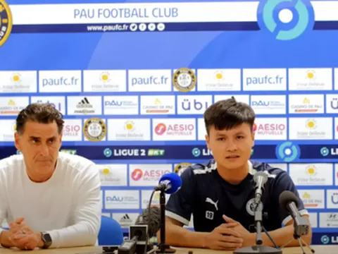 Quang Hải ghi bàn, HLV Pau FC nói luôn khả năng 'nhả' về AFF Cup