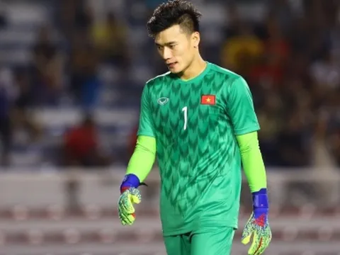 VIDEO: Thủ môn Bùi Tiến Dũng mắc sai lầm 'tặng' bàn thắng cho HAGL
