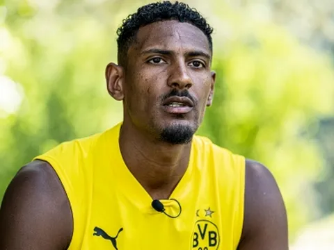Bàng hoàng tân binh đắt giá của Dortmund mắc ung thư