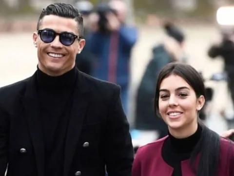 Nghe lời vợ, Ronaldo từ chối Bayern để gia nhập bến đỗ đầy bất ngờ?