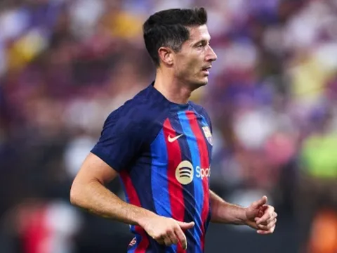 Vừa sang Barca, Lewandowski đã nhận thất bại 'muối mặt' trong sự nghiệp