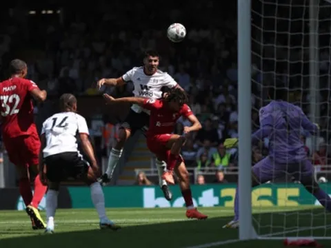 Highlights Fulham vs Liverppol: Siêu sao tỏa sáng, rượt đuổi tỉ số, kết quả cay đắng