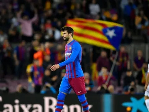 Pique nối bước Xavi, Messi - Bi kịch những kẻ 'trao cả con tim' cho Barca