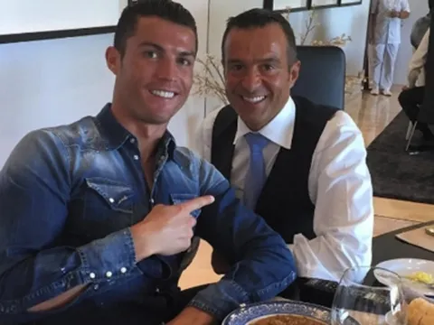 Siêu cò Jorge Mendes 'chốt giá thầu', vụ Ronaldo rời MU coi như đã xong