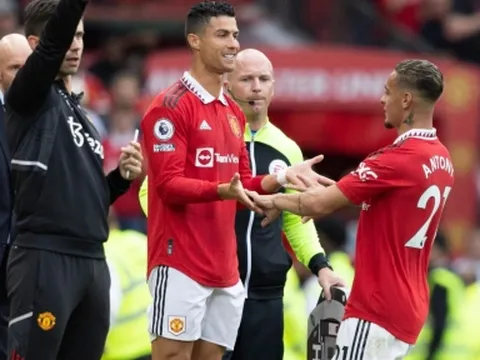 Không phải kỹ năng đá bóng, Antony chỉ rõ lí do vì sao Ronaldo giỏi hơn Messi