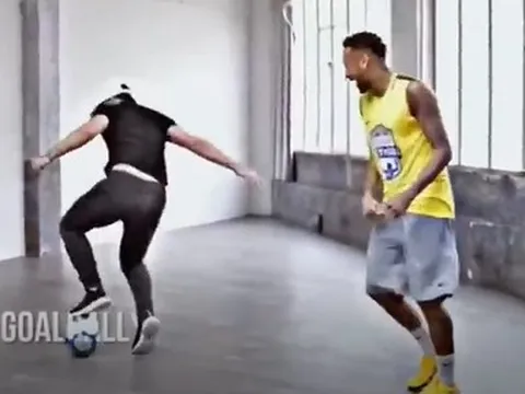 VIDEO: 'Múa bóng' trước bậc thầy kĩ thuật, Neymar nhận cái kết đắng lòng
