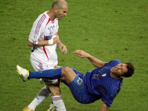 VIDEO: Xem lại pha húc đầu kết thúc sự nghiệp của Zinedine Zidane