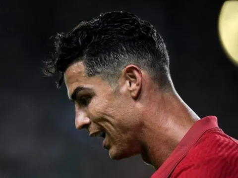 Ronaldo gặp biến cố lớn chưa từng có, âm thầm chịu đựng 'người đời' chê trách