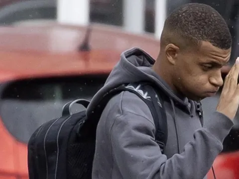 Thân mẫu lên tiếng khẳng định, Mbappe rời PSG tới 'gã khổng lồ' nước Anh?