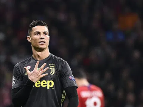 Chưa cập bến Atletico, Ronaldo đã khiến cổ động viên phẫn nộ