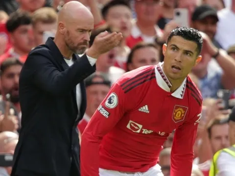 Ten Hag nói lời như 'rót mật vào tai', Ronaldo sáng cửa đá chính trận Brentford vs MU?