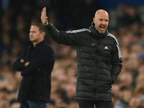 HLV Ten Hag không ăn mừng dù MU thắng Everton