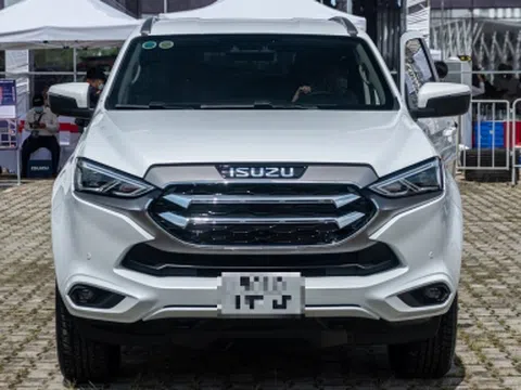 Isuzu mu-X 2022 giảm giá mạnh tay tại đại lý, quyết đối đầu Fortuner và Everest